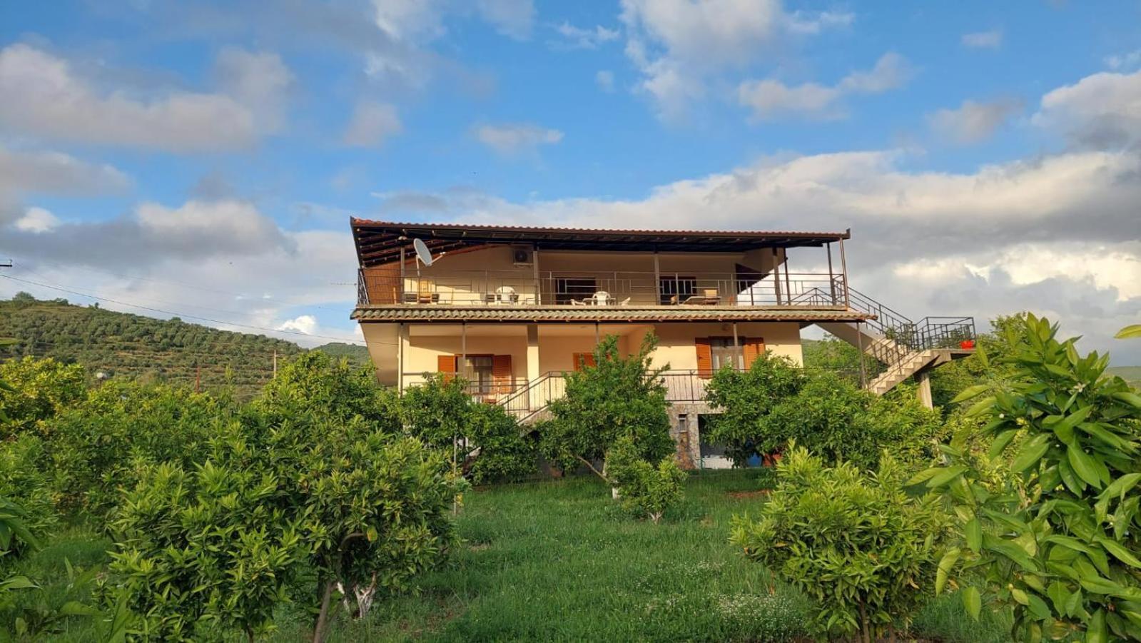 Guest House Xhaferaj Berat Exterior photo