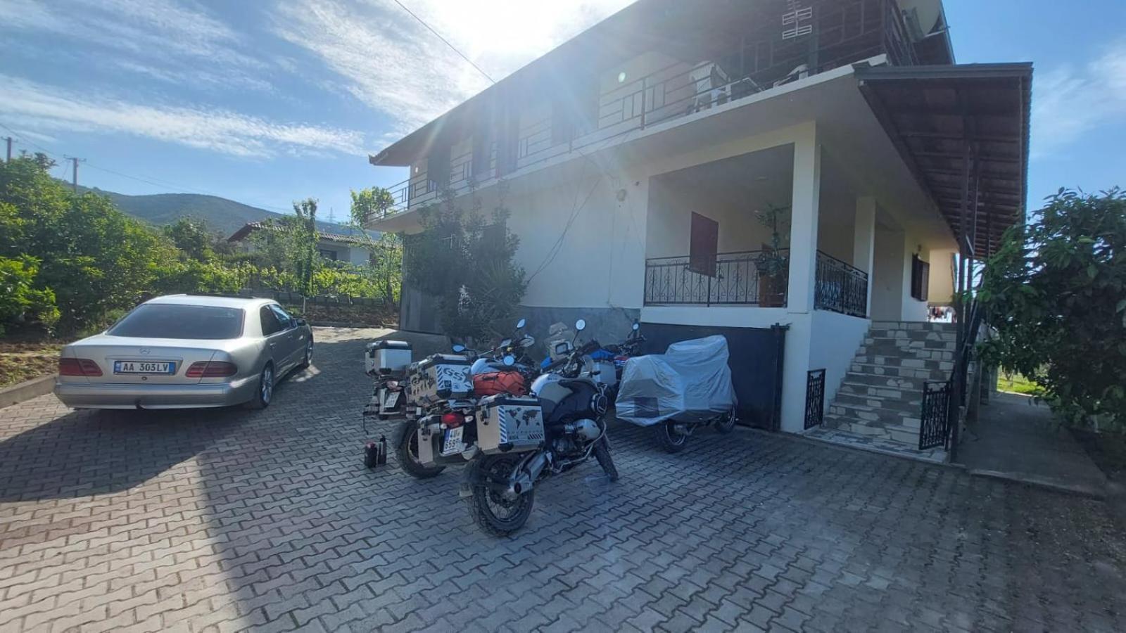 Guest House Xhaferaj Berat Exterior photo